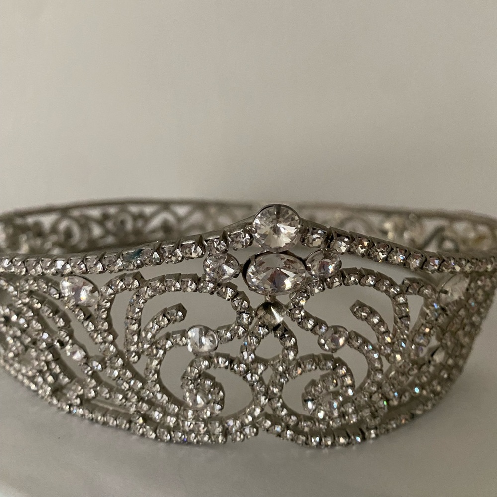 Rhinestone and silver plated metal Crown